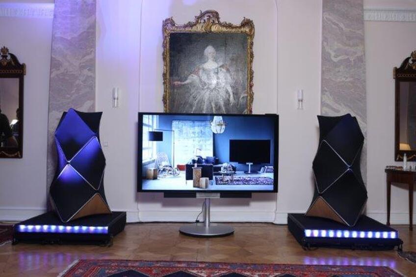 Новогодний прием по случаю 90-летия компании Bang & Olufsen в Москве