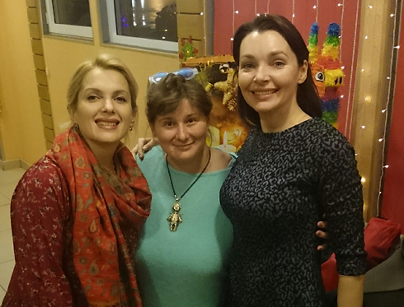 На день рождения сына Натальи Антоновой (на фото справа) пришла его крестная Мария Порошина (на фото слева) и актриса Юлия Куварзина. Никита, которому на днях исполнилось 10, был рад видеть на празднике всех