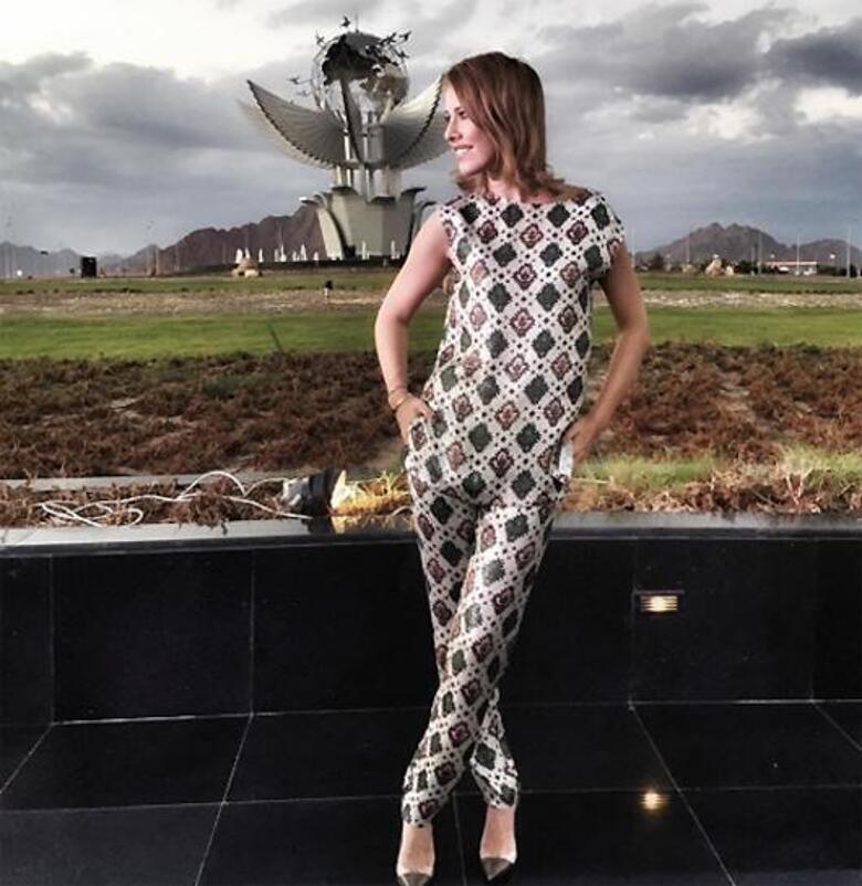 Ксения Собчак в комбинезоне Dolce&Gabbana. Фото: Instagram.com/xenia_sobchak.