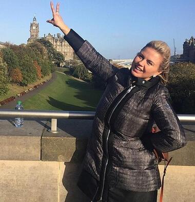 Анна Семенович недавно вернулась из Шотландии. Фото: Instagram.com/ann_semenovich.