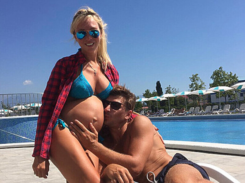 Еще не родившийся ребенок спортсменов уже реагировал на прикосновение отца. Фото: Instagram.com/tatianatotmyanina.