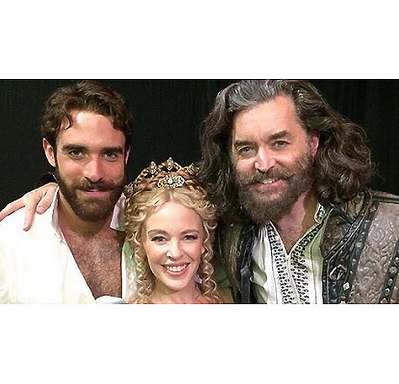 Джошуа Сасс, Кайли Миноуг и Тимоти Омандсон. Фото: Instagram.com/kylieminogue.