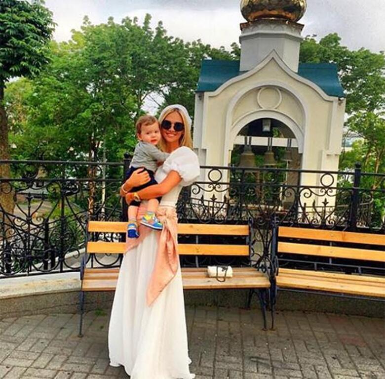 Виктория Лопырева стала крестной мамой. Фото: Instagram.com/lopyrevavika.