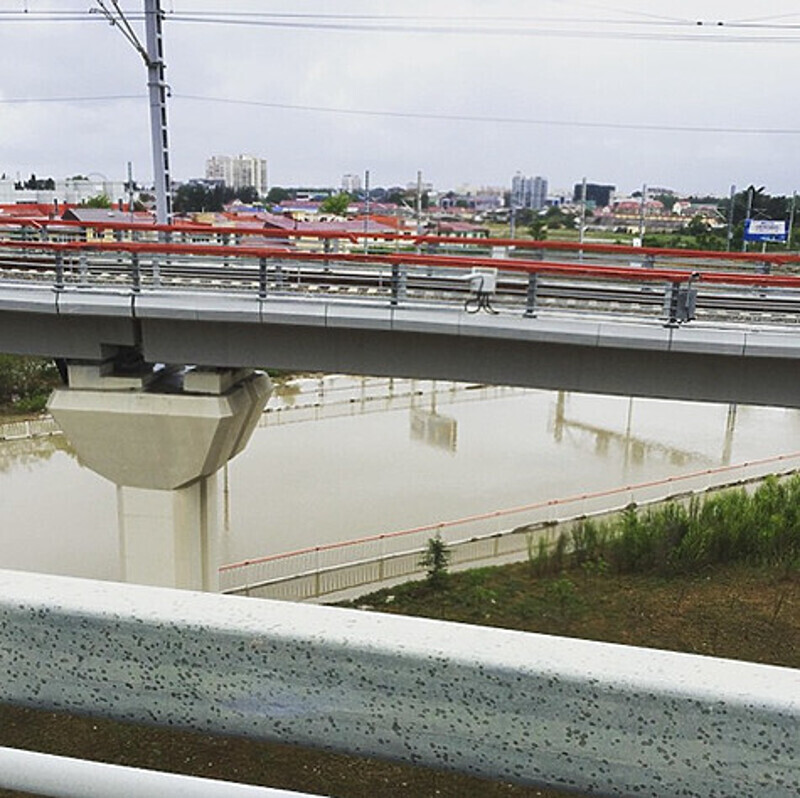 Дмитрий Дибров прислал этот снимок жене. Это дорога в аэропорт Сочи. Фото: Instagram.com.