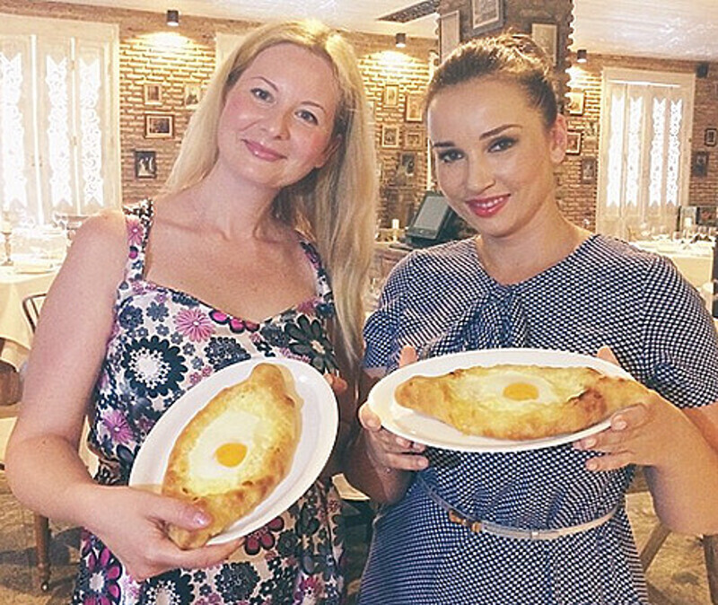 Анфиса Чехова осваивает грузинскую кухню. Фото: Instagram.com.