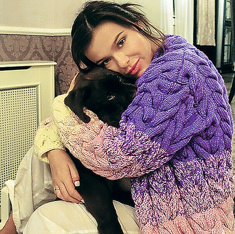 Елена Темникова и щенок по кличке Миша. Фото: Instagram.com.