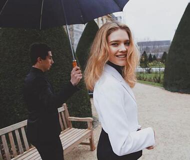 Наталья Водянова на Неделе моды в Париже. Фото: Instagram.com/natasupernova.