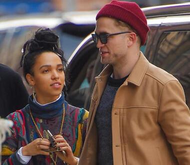 Роберт Паттинсон и Талия Барнетт (FKA Twigs). Фото: All Over Press.