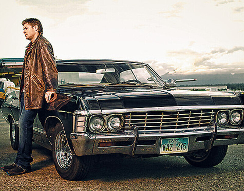 Равноправным героем фильма стал автомобиль Chevrolet Impala 1967 года. Автор сериала Эрик Крипке решил, что именно эта модель будет соответствовать духу сериала. Кадр сериала «Сверхъестественное».