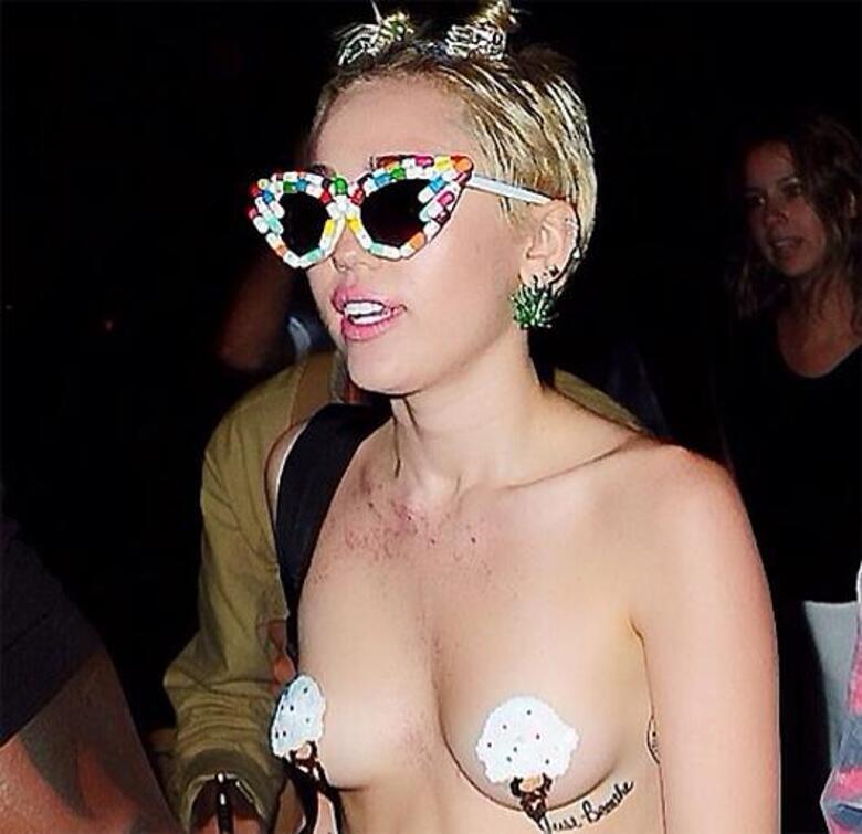 Майли Сайрус топлес. Фото: Instagram.com/mileycyrus.