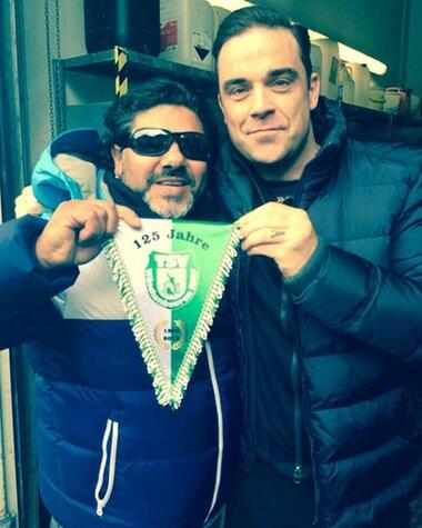 Робби Уильямс и «Диего Марадона». Фото: Twitter.com (@robbiewilliams).