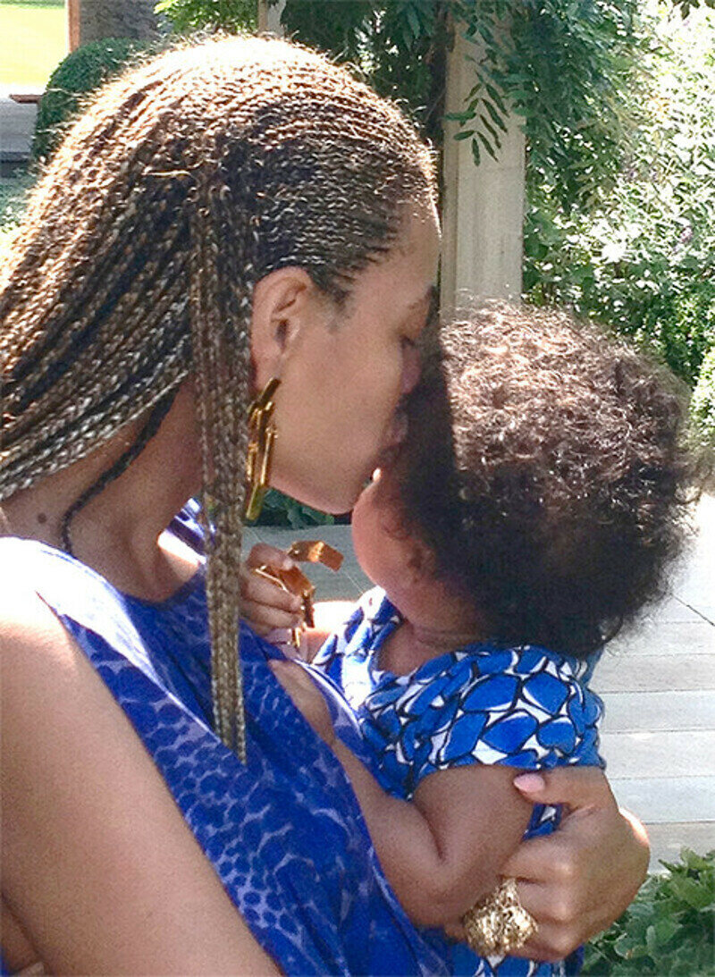 Бейонсе и Блю Айви. Фото: iam.beyonce.com.