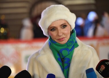 «Так выглядит счастье»: Навка восхитила поклонников семейным фото с мужем и дочкой