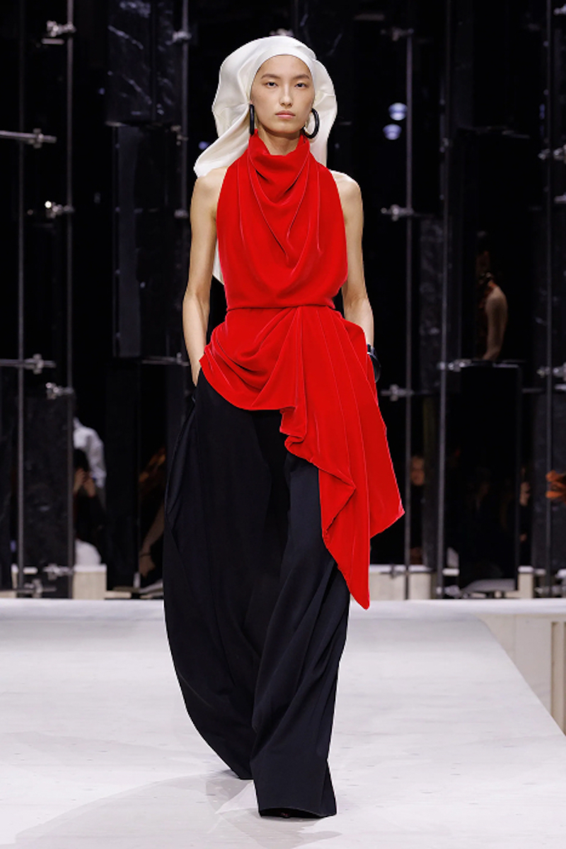 Образ показа Givenchy