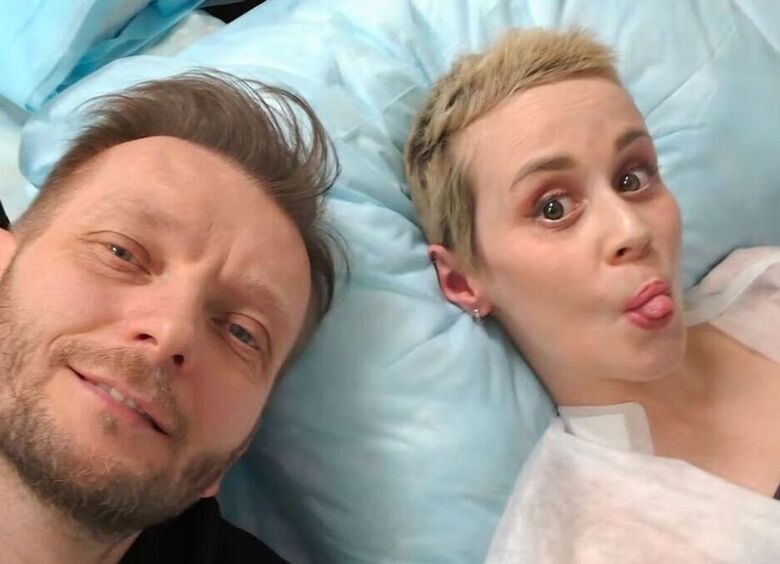 «Онкология не сближает»: звезда Comedy Club — о заболевании жены и секрете крепкого брака