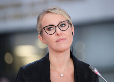 Оксана Самойлова и Ксения Собчак показали танец в бикини на пляже