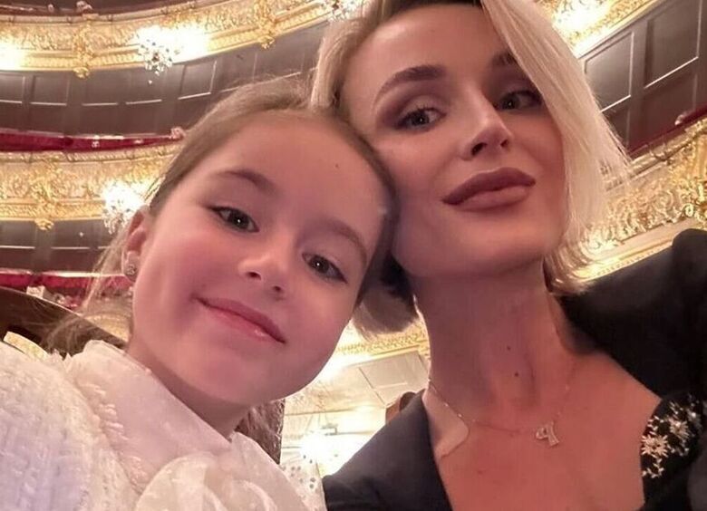 Полина Гагарина трогательно поздравила дочь и показала видео с ее домашней тренировкой