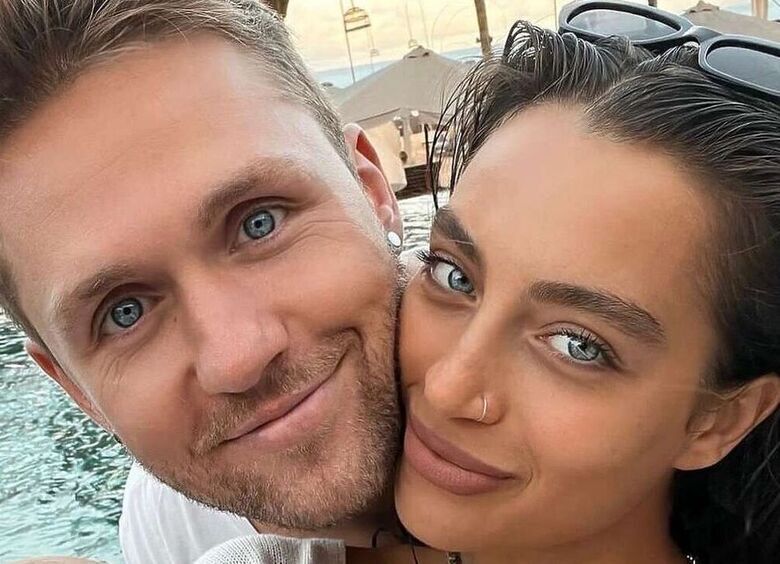 Влад Соколовский и Ангелина Суркова устроили романтическую фотосессию на жарком курорте