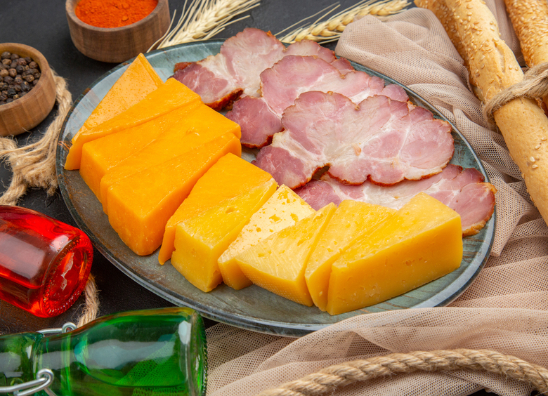 Проверьте холодильник — эти продукты вызывают отеки каждое утро