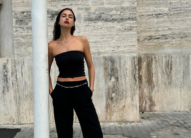 Ирина Шейк показала «беременное» фото и лицо маленькой дочери