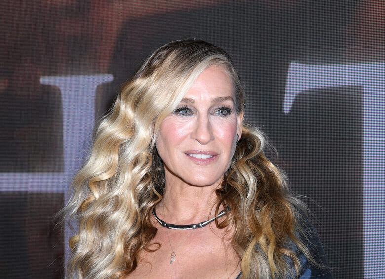 «Нам тебя ужасно не хватает»: Сара Джессика Паркер поделилась снимками покойного папы