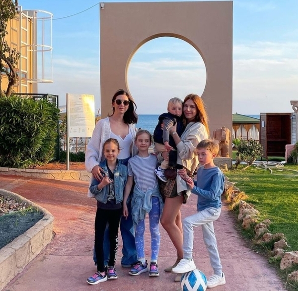 Наталья и Юлиана Подольские с детьми