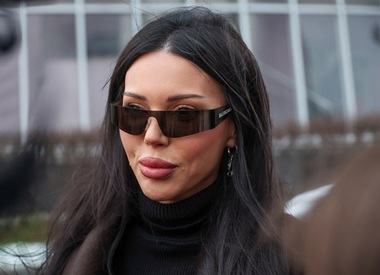 Оксана Самойлова осуществила давнюю мечту и впервые села за штурвал вертолета
