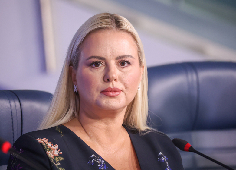 Анна Семенович показала, что подарила маме на день рождения