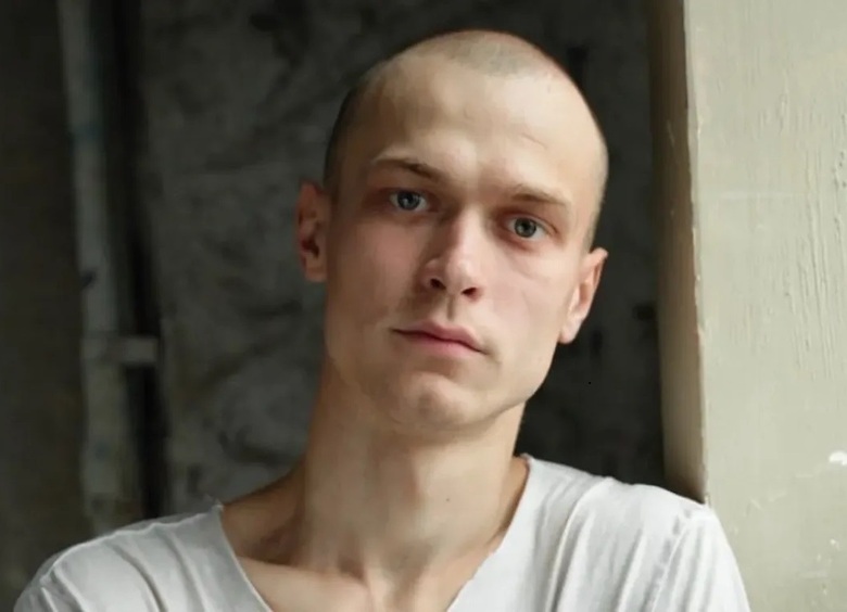 Юра Борисов впервые ответил на критику спектакля «Гамлет» с его участием