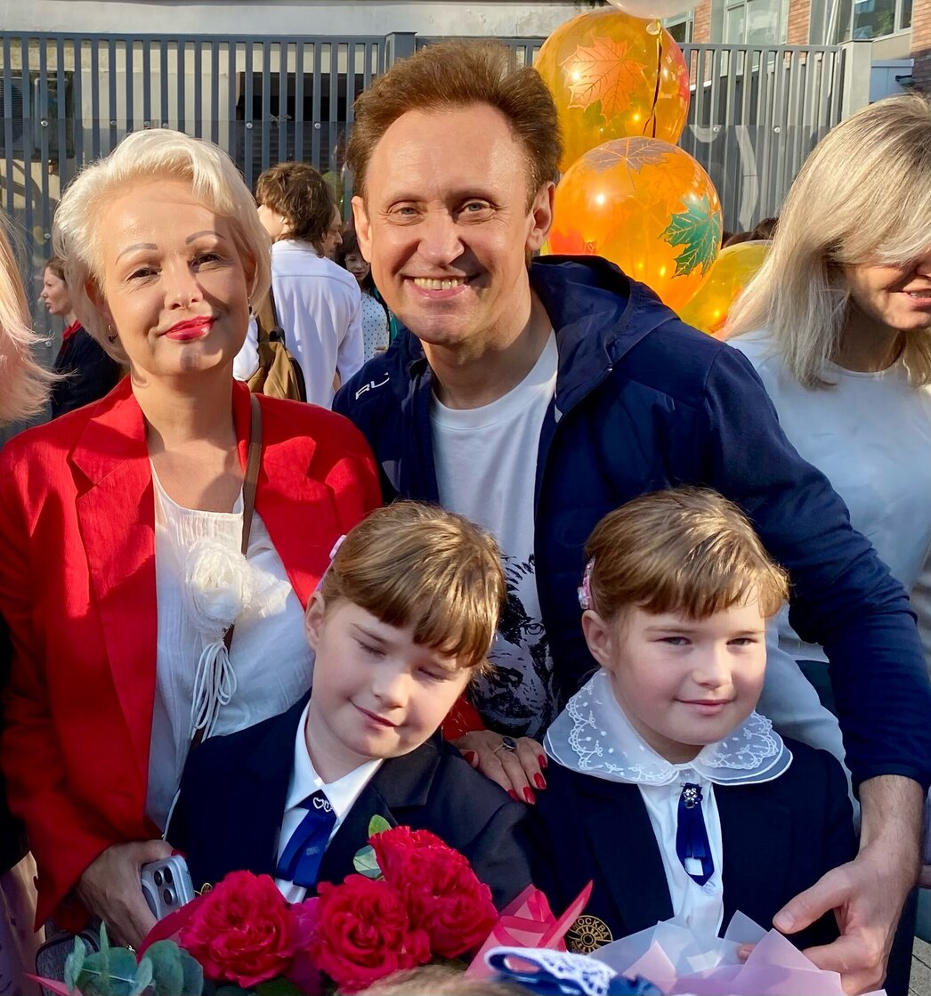 Сергей Дроботенко с крестницами