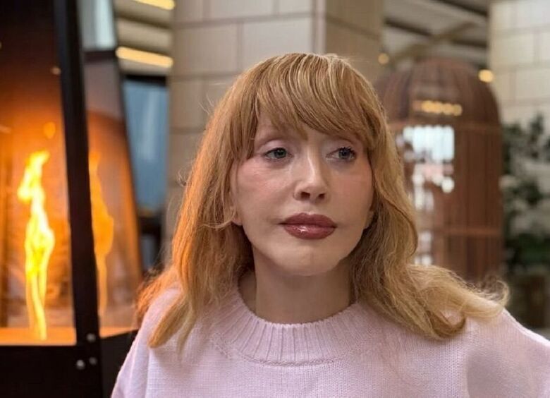 Алла Пугачева вышла в свет на Кипре: внимание публики привлекло ее лицо