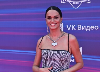 Певица Слава пожаловалась на отель и передумала отказываться от алкоголя