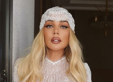 Анна Седокова с иронией ответила на пикантный комментарий подписчика